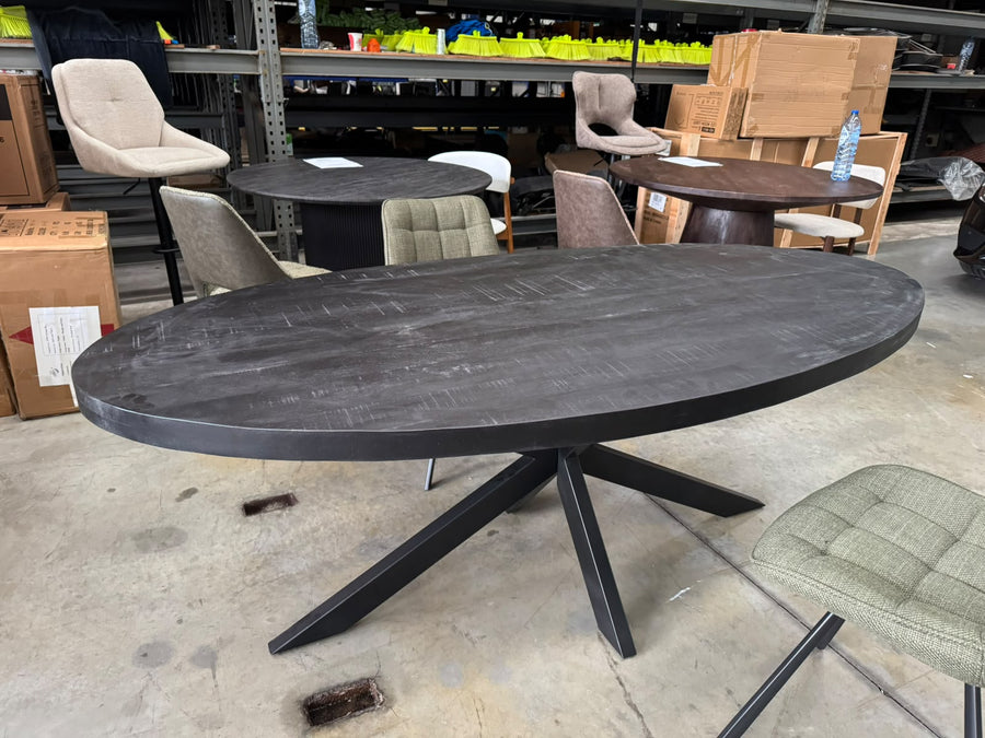 Eettafel Torino – Ovaal Massief Mangohout Zwart – 200 cm